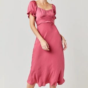 NWOT Francesca’s Kira Puff Sleeve Satin Sweetheart Tie-Back Dress in Pink Mauve